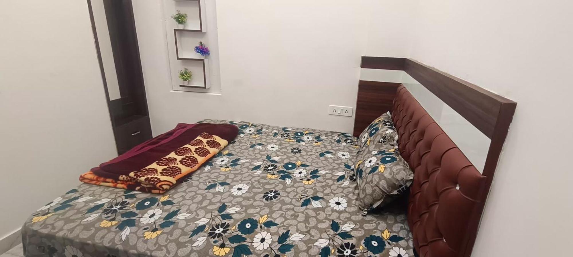 Goenka Home Stay Barsana Chhata Екстер'єр фото