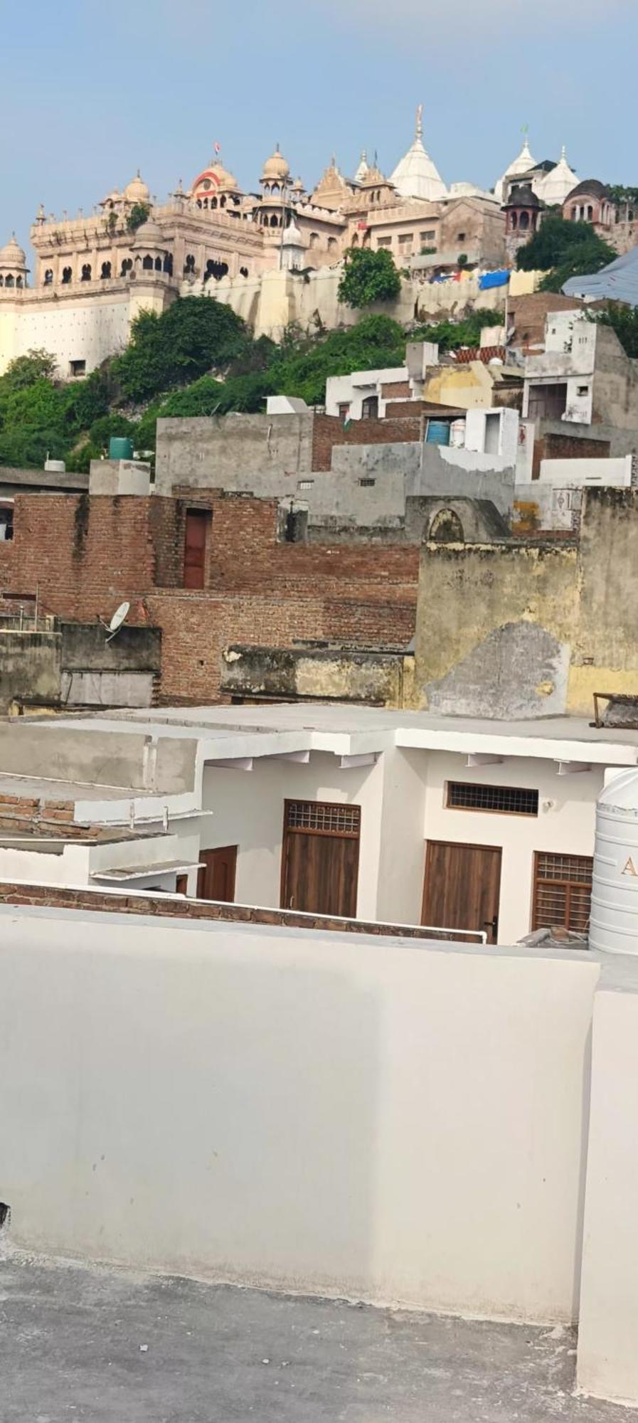 Goenka Home Stay Barsana Chhata Екстер'єр фото